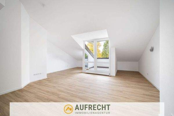 lichtdurchfluteter Wohn-, Schlaf- und Essbereich