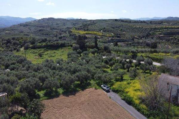 Kreta, Tavronitis: Grundstück mit hoher Bebaubarkeit in Meeresnähe zu verkaufen