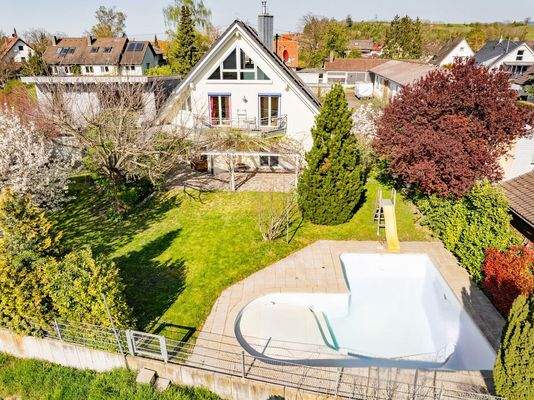 Großer Garten mit Pool...