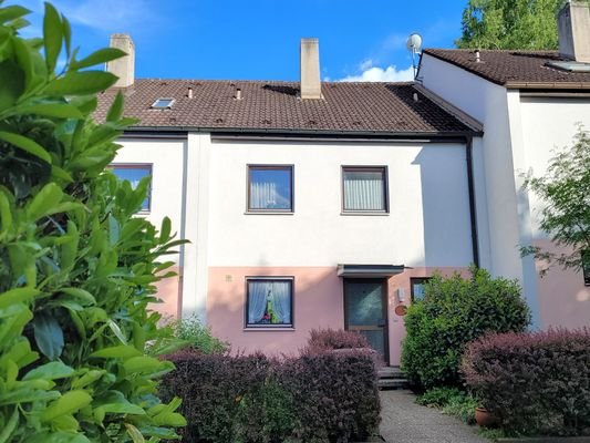 Hausansicht mit Eingangsbereich