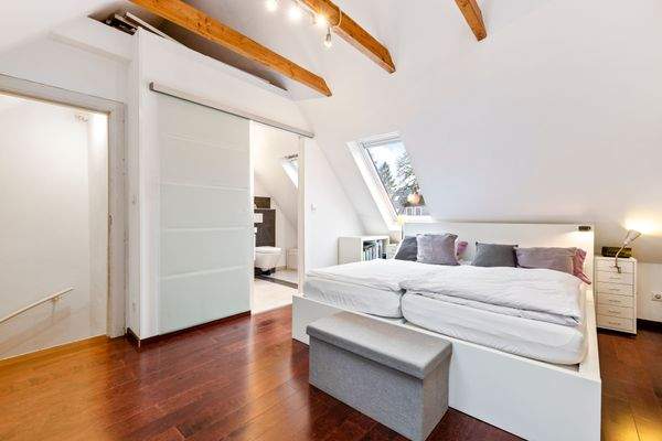 mit Zugang zum Wannenbad