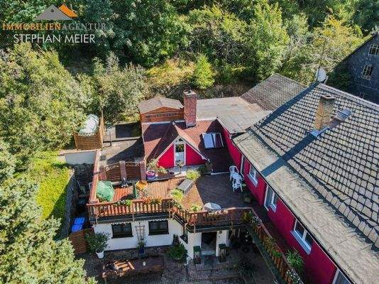 Wohnhaus mit sonniger Terrasse