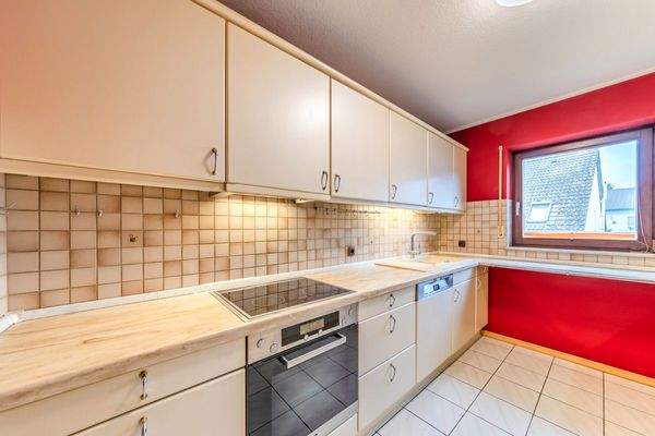 Level 1: Kitchen with fitted kitchen