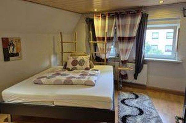 Schlafzimmer/Kinderzimmer 1 OG