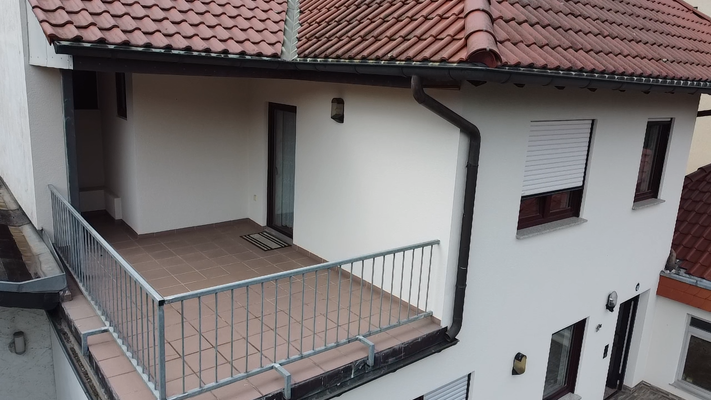 Vorderseitige Dachterrasse