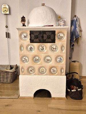 Kachelofen in der großen Wohnküche