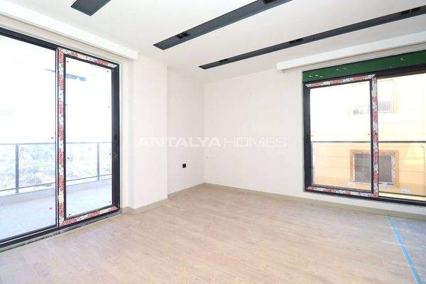 Flat in a Complex with Pool Near Antalya City Hospital in Kepez
