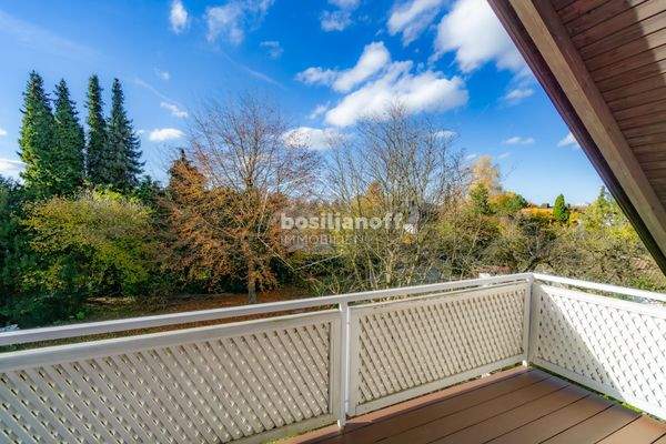 Balkon nach Westen mit Blick ins Grüne
