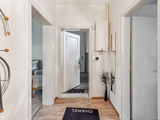 Flur mit Videoklingelanlage