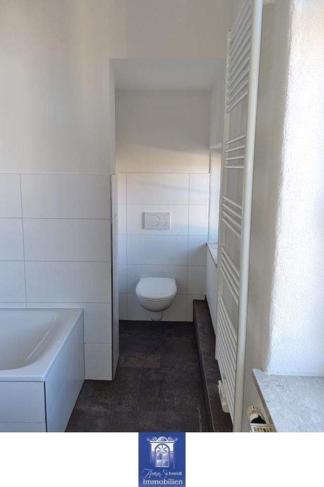 Gepflegte 3-Zimmerwohnung ... Tageslichtbad mit Wanne und Dusche ... Gäste-WC! - Foto 4