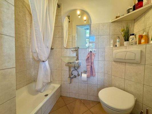 WC inkl. Dusche im Erdgeschoss