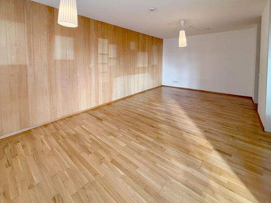 Wohnzimmer mit Zugang zum ...