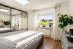 großzügiges Schlafzimmer