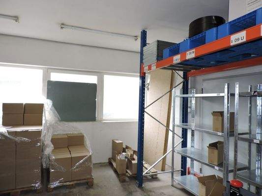 Lager mit Tageslicht