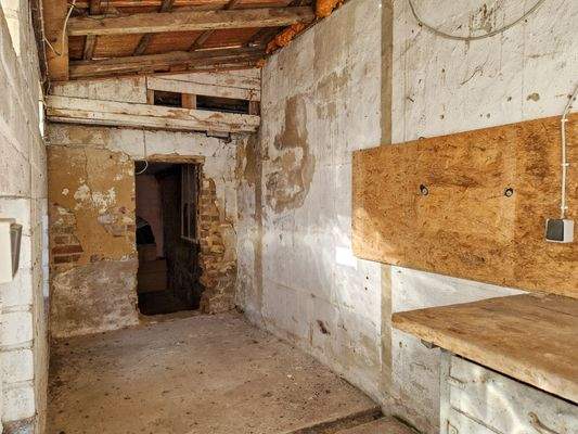 Lager 4 mit Durchgang zur Werkstatt