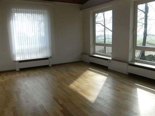 Wohnzimmer mit Parkett