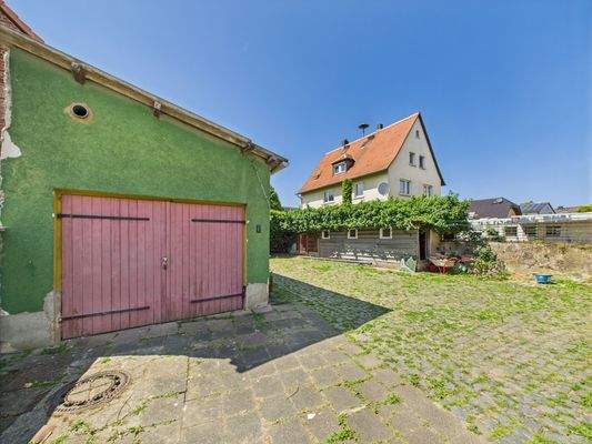Hofansicht_Garage