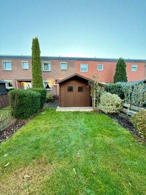 Garten mit Gartenhaus.jpg