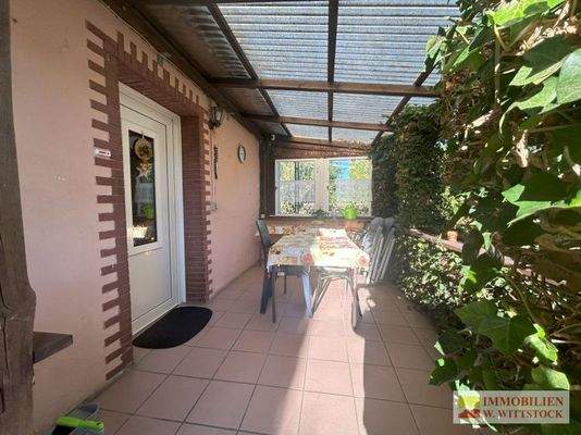 überdachte Sitzecke