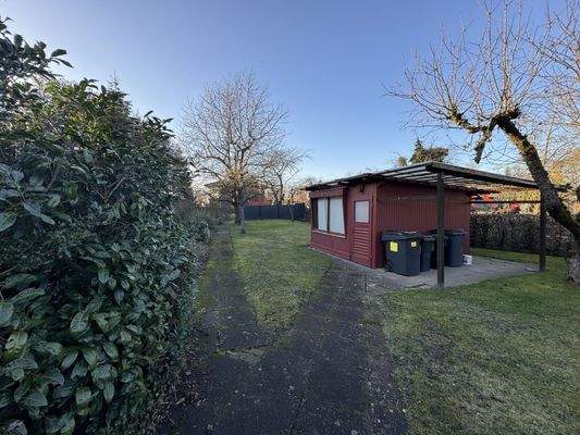 Pflegeleichter Garten mit Gartenlaube