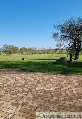 Blick über das Grundstück