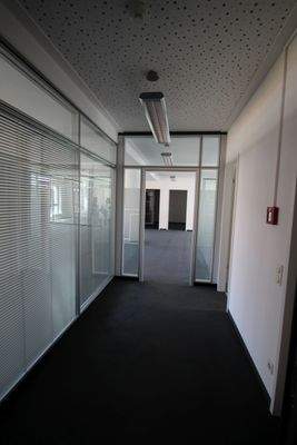 Günther-Wagner-Allee 17, 319 m² 3.OG, Flur 1b -040