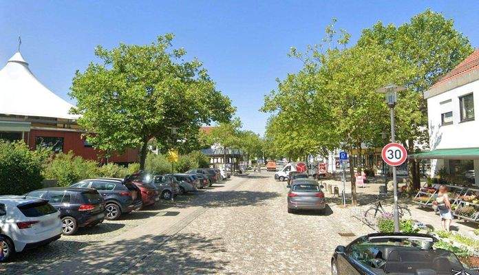 Postbauer-Heng, Zentrum