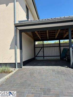 Carport mit Ladestation