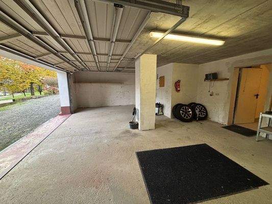 Teilansicht von der Doppelgarage.jpeg