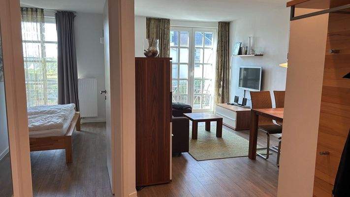 Flur mit Blick in den Wohn/Schlafbereich