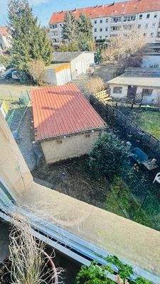 Blick in den Hof und aufs Gargendach