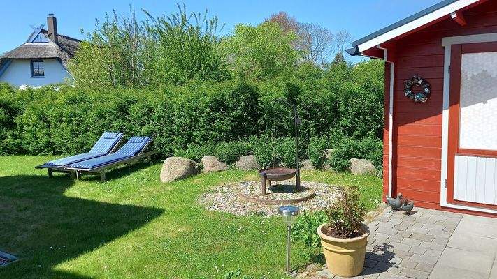 Grillplatz neben der Hütte.jpg