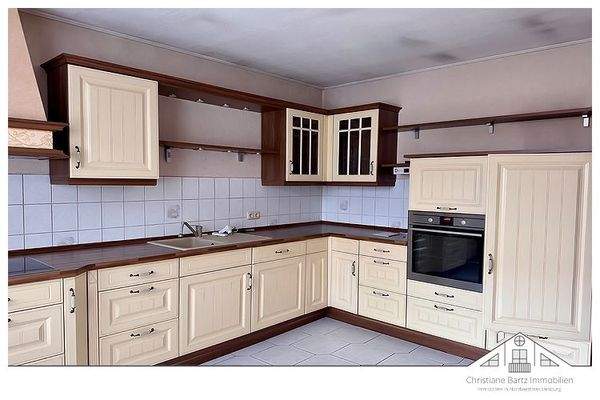 mit Einbauküche