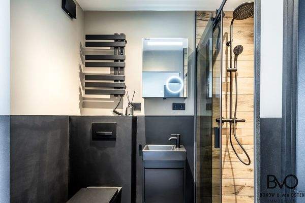 Designbad mit stilvollen Sanitärelementen 