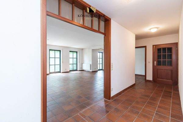 1. UG: Blick Richtung Wohnbereich/ Küche