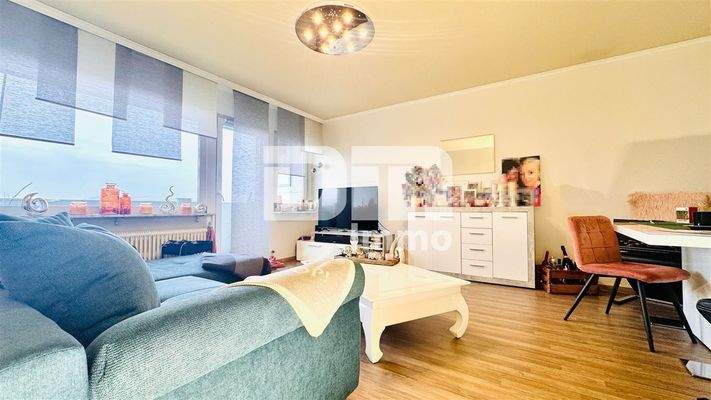 Wohn / Esszimmer / Zugang Balkon