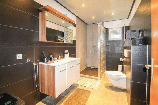 Badezimmer EG rechts