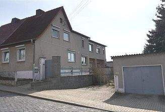 Stellplatz und Garage