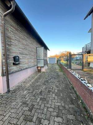 Einfahrt/Garage