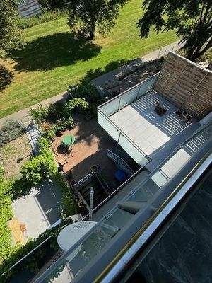 4 Blick zum Balkon OG und Terrasse