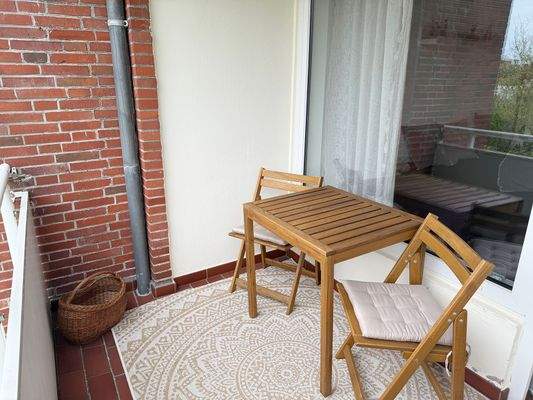 ... einladenden Balkon