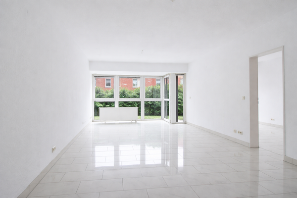 Lichtdurchflutetes Wohnzimmer