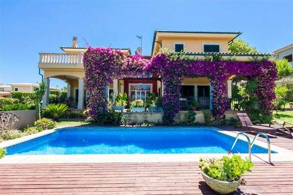 Mediterrane Villa mit Pool und Garten in Cala Viny