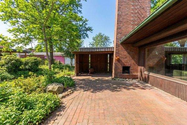 Terrasse  (saisonale Anpassung durch KI)