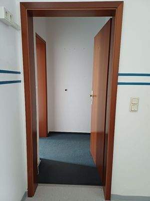 EG: kleiner Flur-1 Zimmer-Küchenzeile-Duschbad