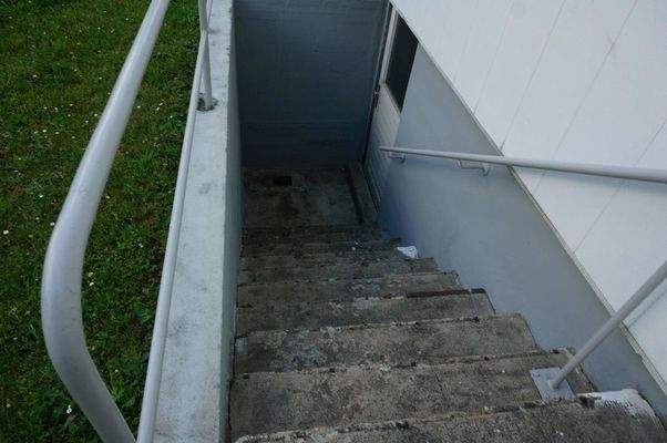 Treppenabgang von außen