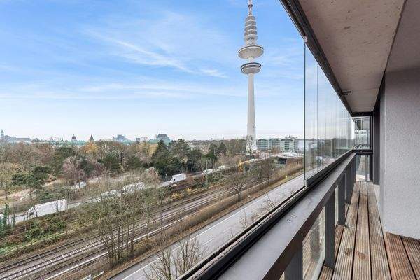 Weitläufiger Blick über die Dächer von Hamburg