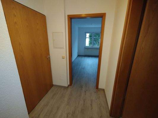 Flur mit Blick ins Zimmer