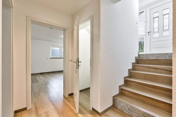 Zugang vom Souterrain in Wohn- und Nebenräume