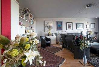 290_Wohnzimmer strahlt Ruhe und Sinn für das Schöne aus.jpg